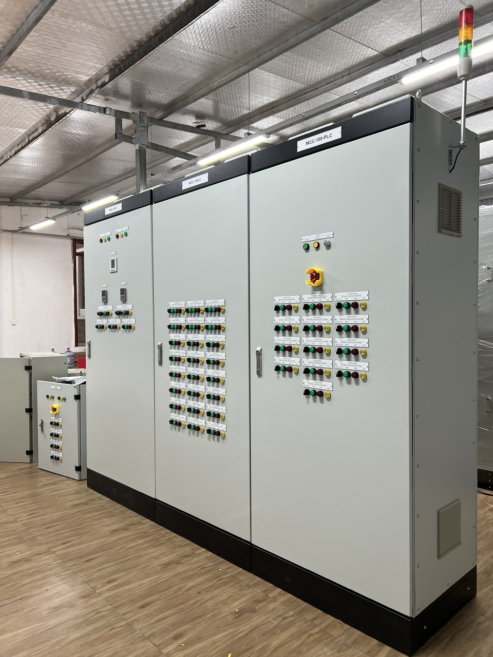 TỦ ĐIỀU KHIỂN TRẠM XỬ LÝ NƯỚC THẢI HƯNG YÊN