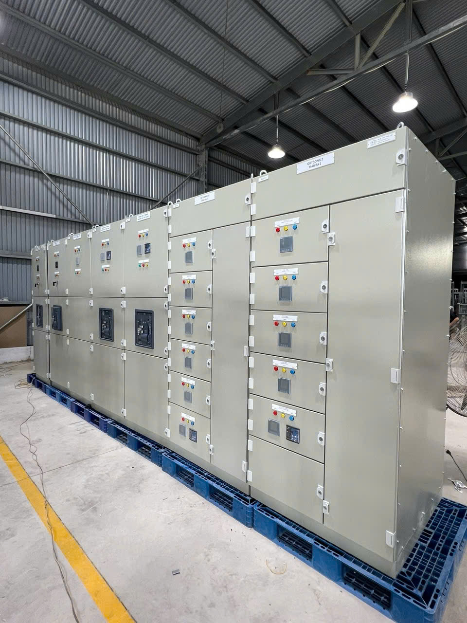 Thiết kế, sản xuất và lắp đặt tủ điện hạ thế cho xưởng Cán thép 4, khu liên hợp Gang Thép Hoà Phát - Dung Quất